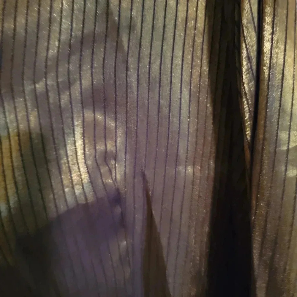 Plus size button down blouse - Picture 3 of 3